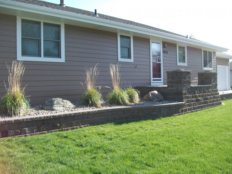 Retaining Wall with Planting Bed